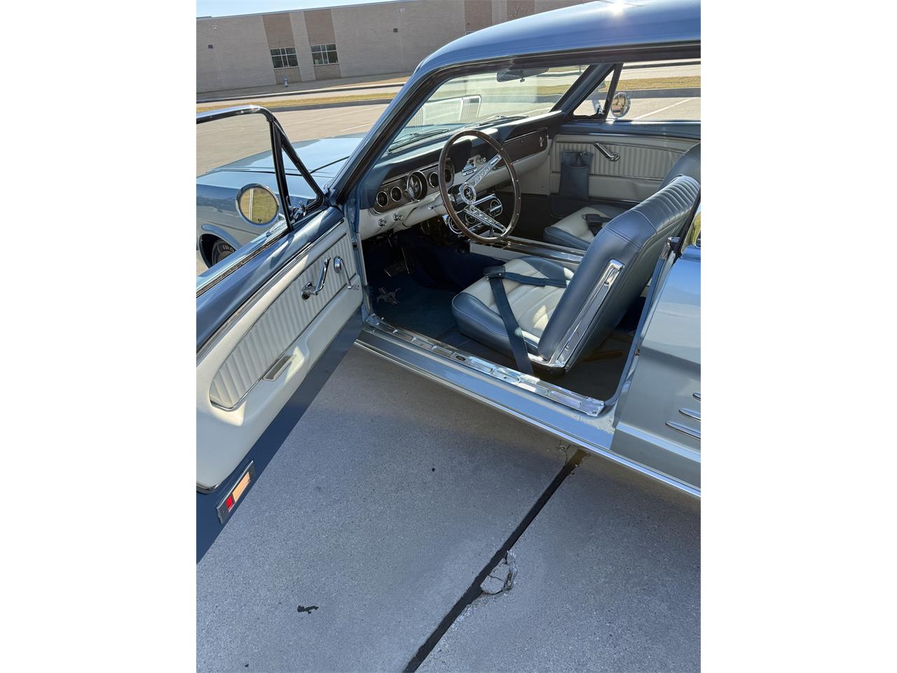 Ford-Mustang-1966-Blue-Blue-and-white-5