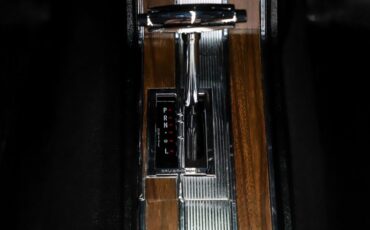 Ford-Mustang-1966-Candy-Apple-Red-Black-Pony-15