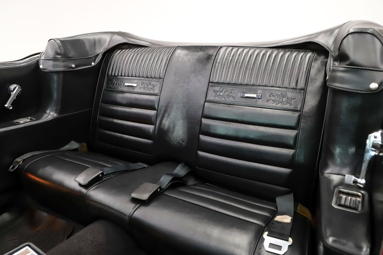 Ford-Mustang-1966-Candy-Apple-Red-Black-Pony-21