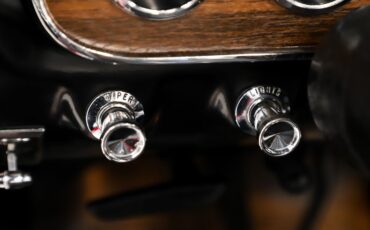 Ford-Mustang-1966-Candy-Apple-Red-Black-Pony-35