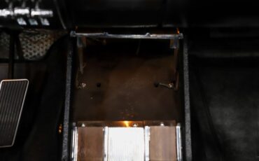 Ford-Mustang-1966-Candy-Apple-Red-Black-Pony-37