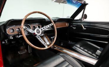 Ford-Mustang-1966-Candy-Apple-Red-Black-Pony