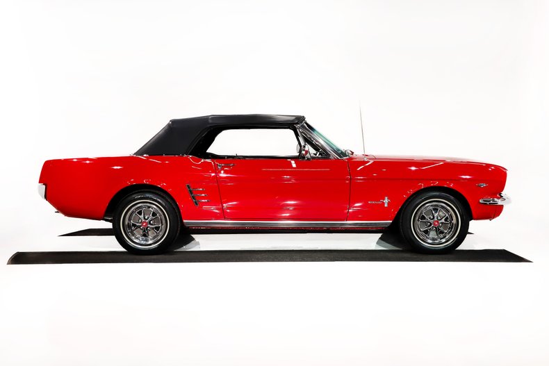 Ford-Mustang-1966-Candy-Apple-Red-Black-Pony-39