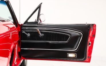 Ford-Mustang-1966-Candy-Apple-Red-Black-Pony-43