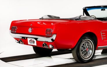 Ford-Mustang-1966-Candy-Apple-Red-Black-Pony-47