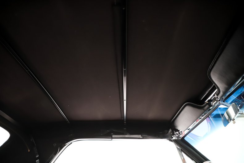 Ford-Mustang-1966-Candy-Apple-Red-Black-Pony-5