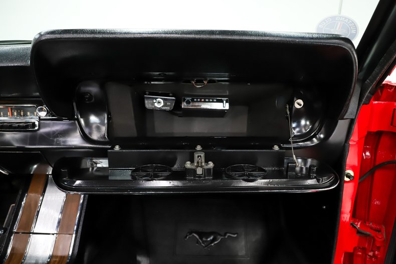 Ford-Mustang-1966-Candy-Apple-Red-Black-Pony-8