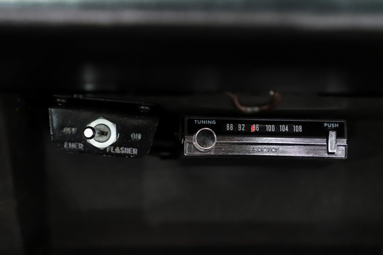 Ford-Mustang-1966-Candy-Apple-Red-Black-Pony-9