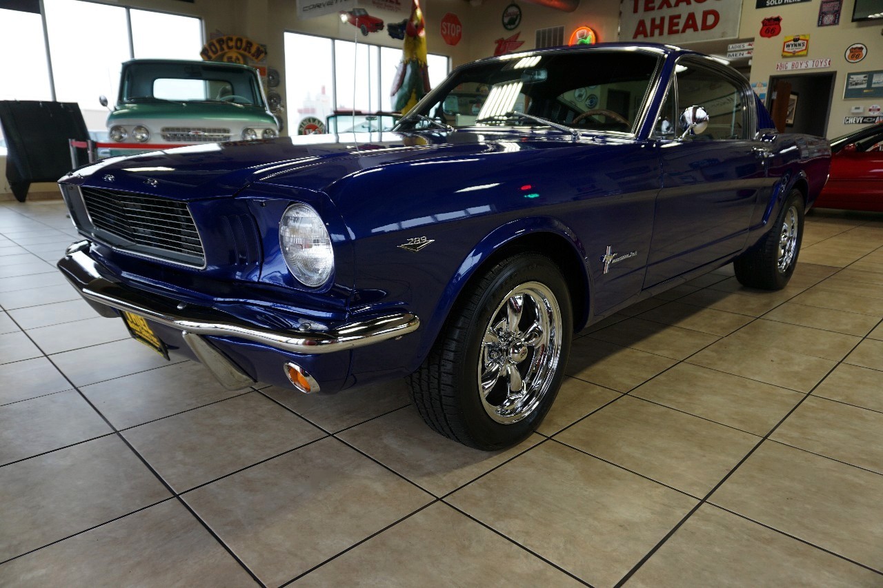 Ford-Mustang-1966-Classic-Car-2