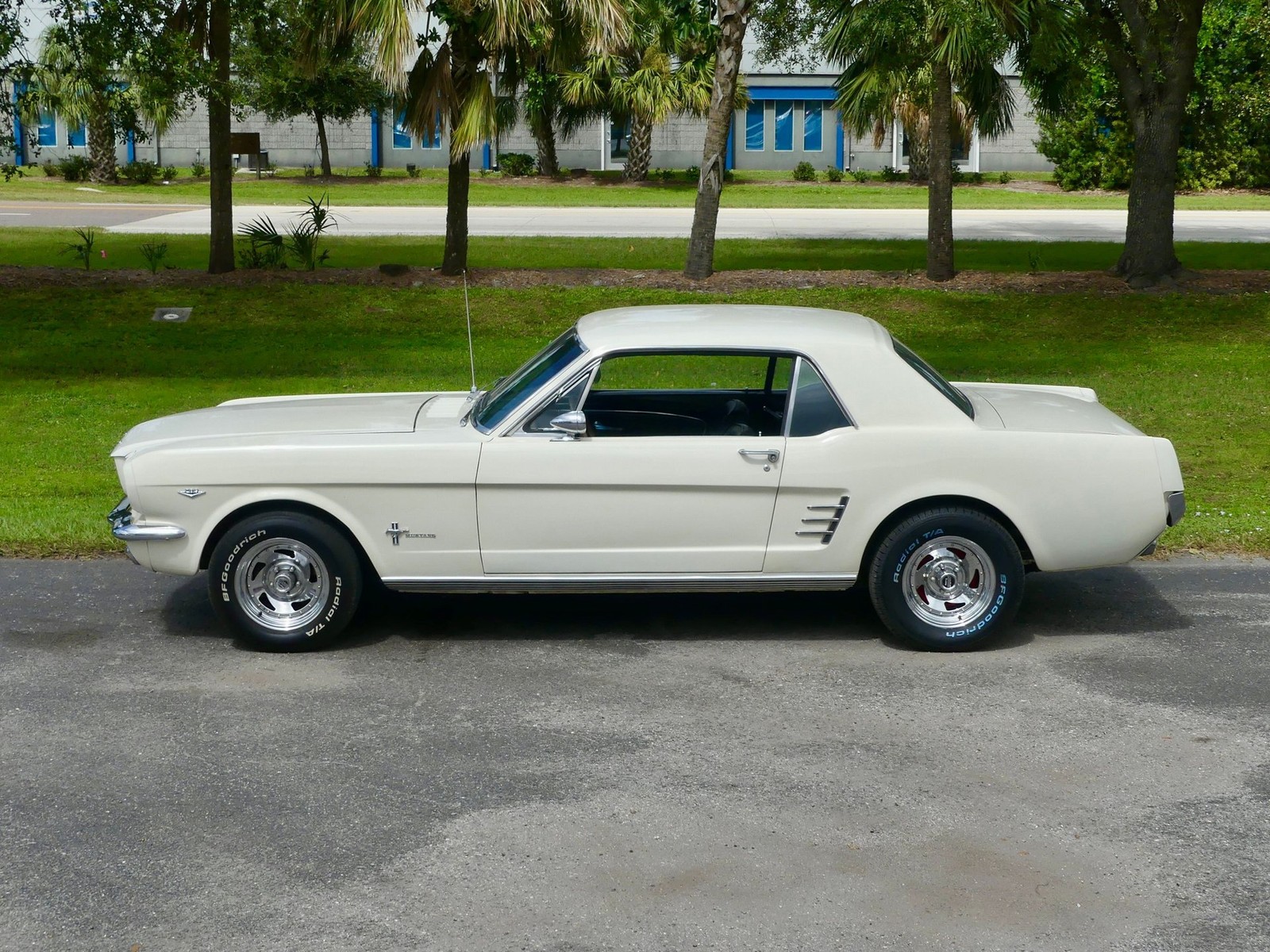 Ford-Mustang-1966-Coupe-10
