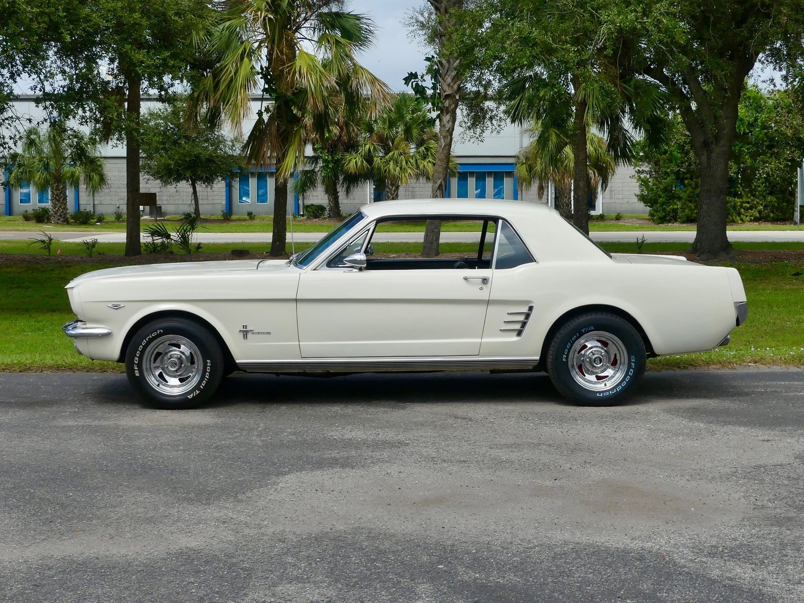 Ford-Mustang-1966-Coupe-9