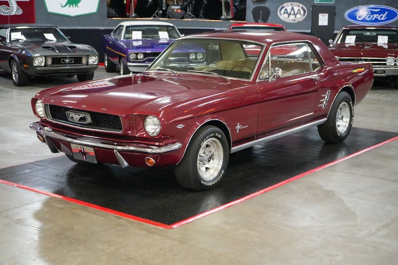 Ford-Mustang-1966-Maroon-Tan-1