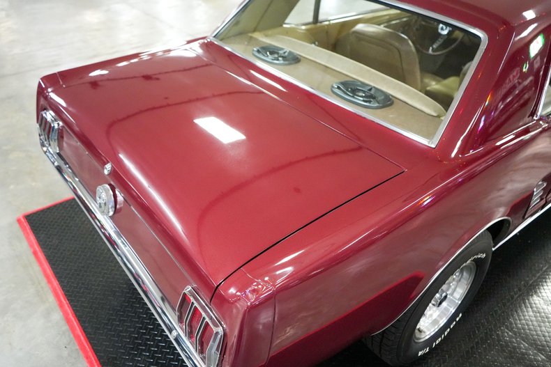 Ford-Mustang-1966-Maroon-Tan-10