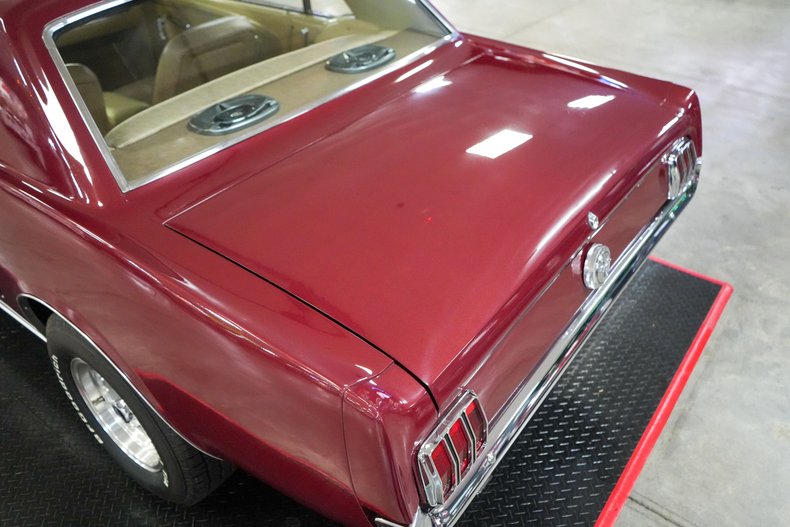 Ford-Mustang-1966-Maroon-Tan-11