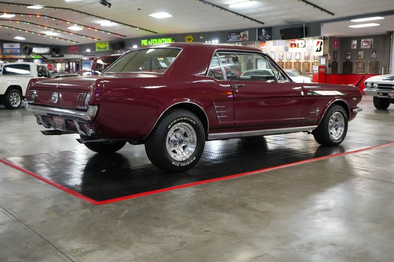 Ford-Mustang-1966-Maroon-Tan-12
