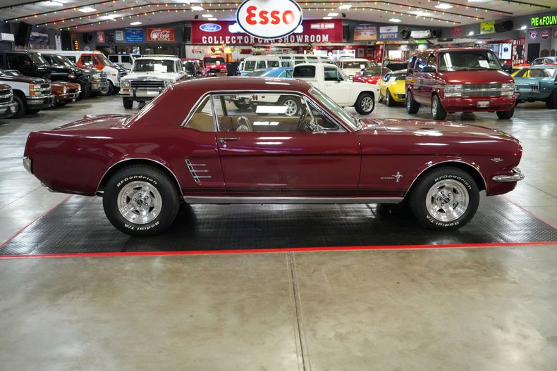 Ford-Mustang-1966-Maroon-Tan-17