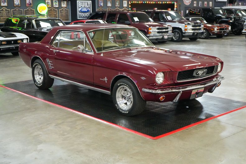 Ford-Mustang-1966-Maroon-Tan-19