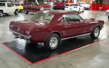Ford-Mustang-1966-Maroon-Tan-3