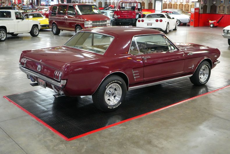 Ford-Mustang-1966-Maroon-Tan-3