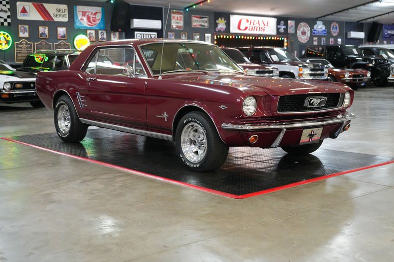 Ford-Mustang-1966-Maroon-Tan-30