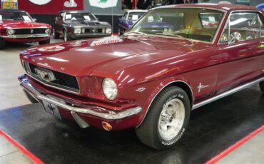 Ford-Mustang-1966-Maroon-Tan-32