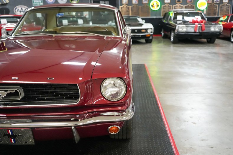 Ford-Mustang-1966-Maroon-Tan-33