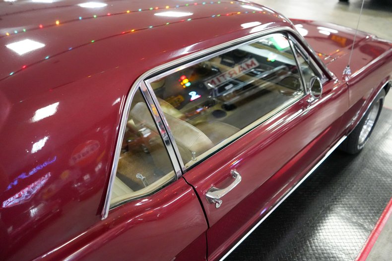 Ford-Mustang-1966-Maroon-Tan-39