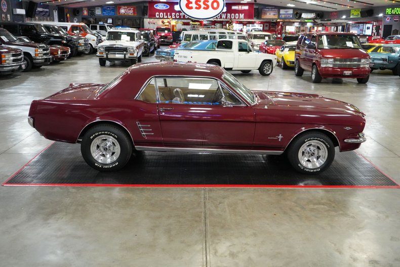 Ford-Mustang-1966-Maroon-Tan-4