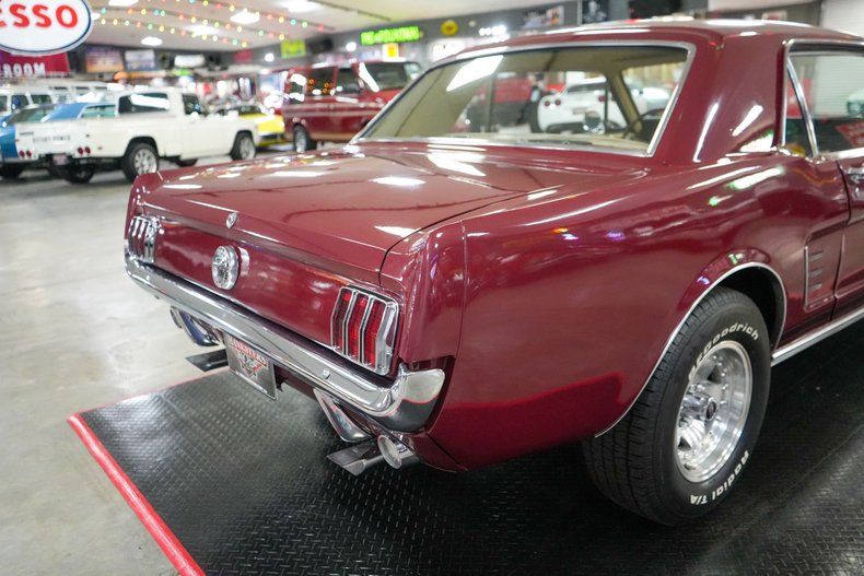 Ford-Mustang-1966-Maroon-Tan-44