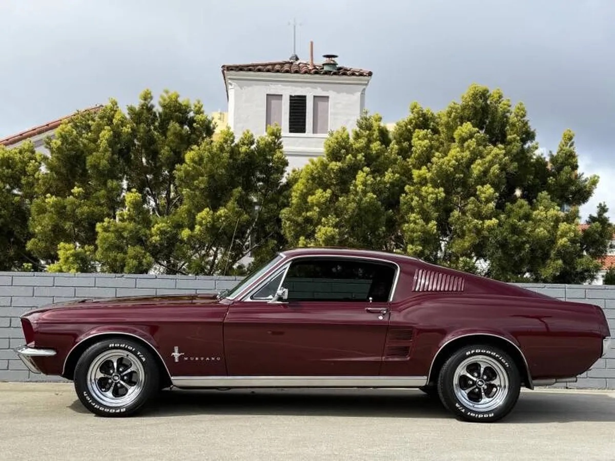 Ford-Mustang-1967-Burgundy-Metallic-Factory-Color-Black-All-Original-Xlnt-1