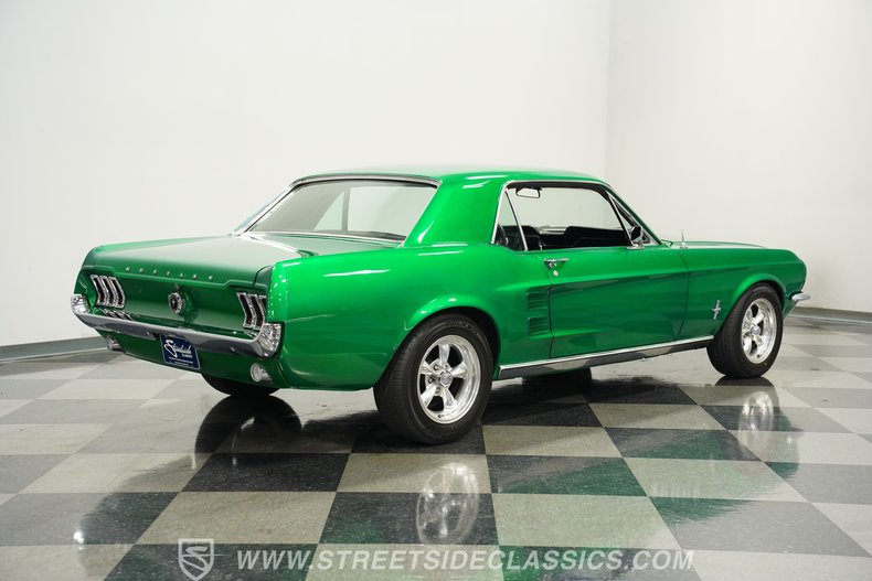 Ford-Mustang-1967-Candy-Apple-Green-Black-11