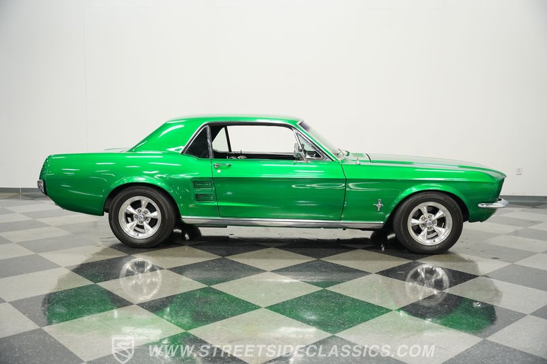 Ford-Mustang-1967-Candy-Apple-Green-Black-13