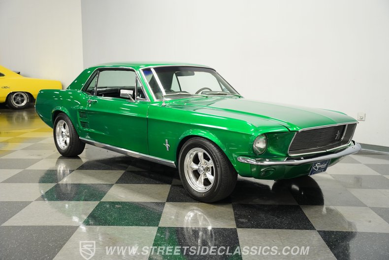 Ford-Mustang-1967-Candy-Apple-Green-Black-15