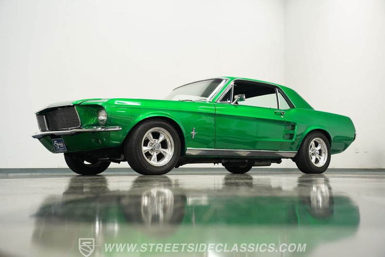 Ford-Mustang-1967-Candy-Apple-Green-Black-18