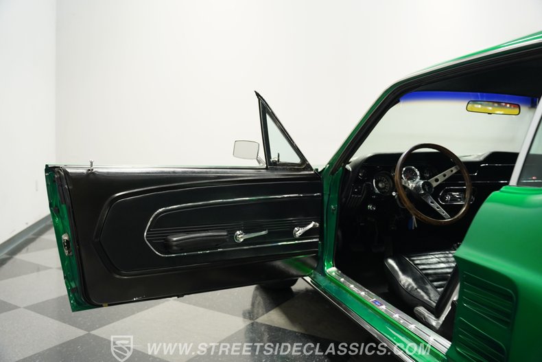 Ford-Mustang-1967-Candy-Apple-Green-Black-21