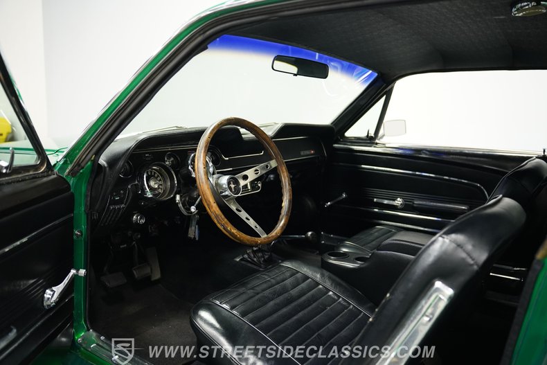 Ford-Mustang-1967-Candy-Apple-Green-Black-3
