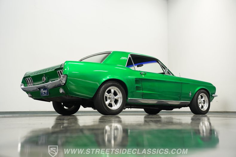 Ford-Mustang-1967-Candy-Apple-Green-Black-32