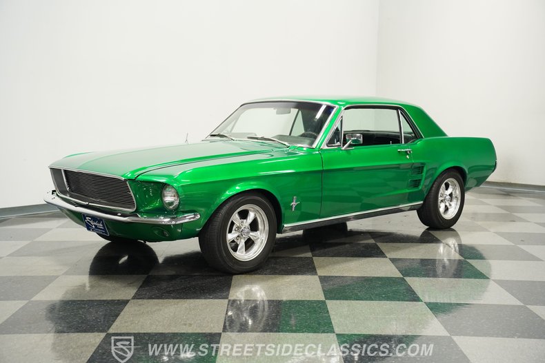 Ford-Mustang-1967-Candy-Apple-Green-Black-4