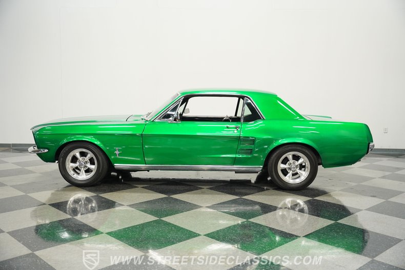 Ford-Mustang-1967-Candy-Apple-Green-Black-6