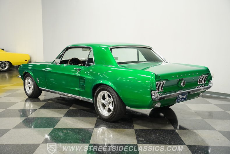Ford-Mustang-1967-Candy-Apple-Green-Black-8