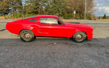 Ford-Mustang-1967-Fastback-2