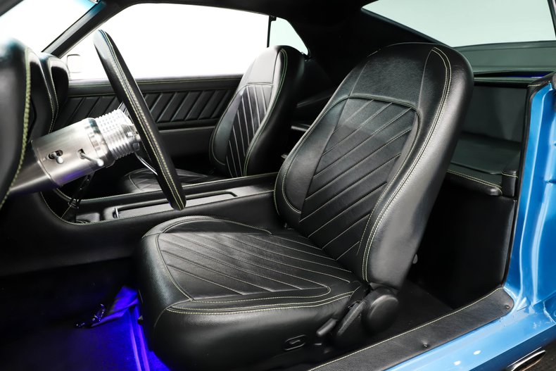 Ford-Mustang-1969-Silver-Black-3