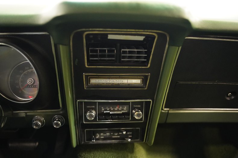 Ford-Mustang-1972-Ivy-Glow-Metallic-Green-41