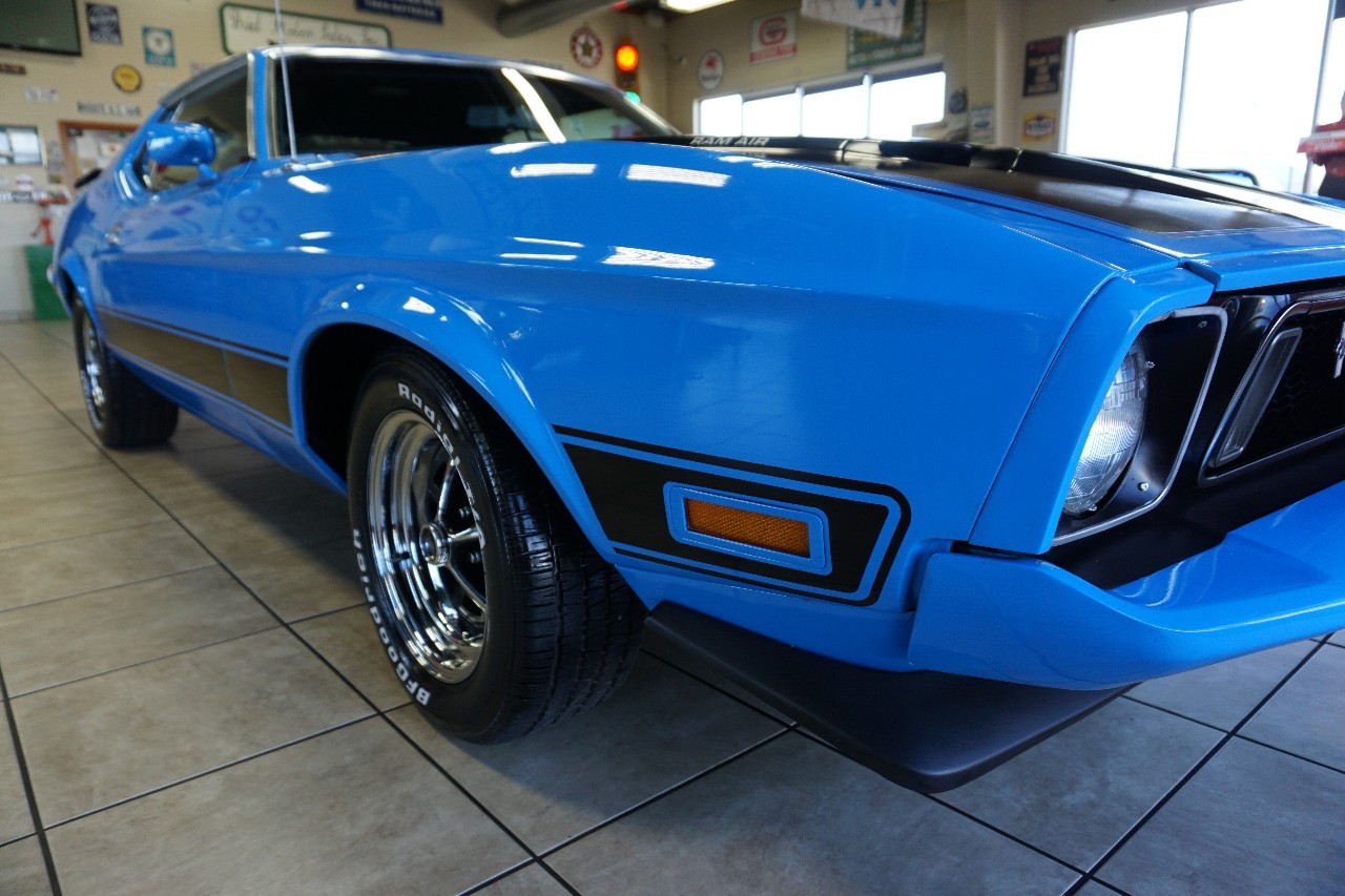 Ford-Mustang-1973-Classic-Car-12