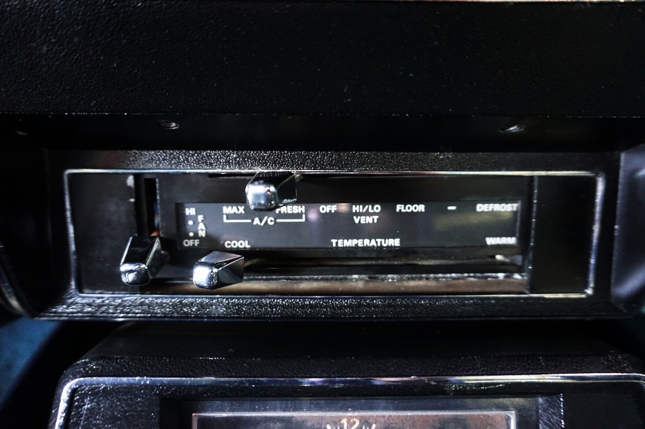 Ford-Mustang-1973-Classic-Car-29