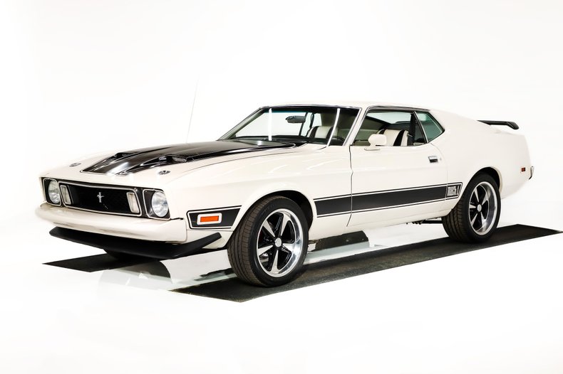 Ford-Mustang-1973-White-White-29