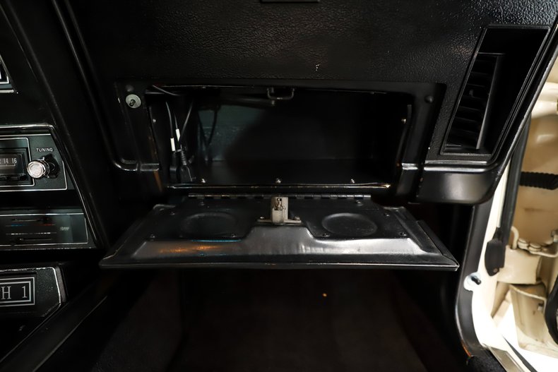 Ford-Mustang-1973-White-White-46