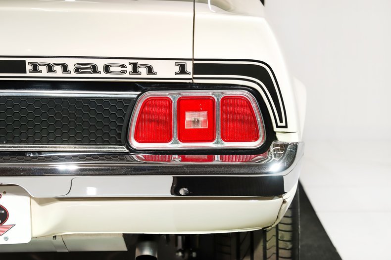Ford-Mustang-1973-White-White-49