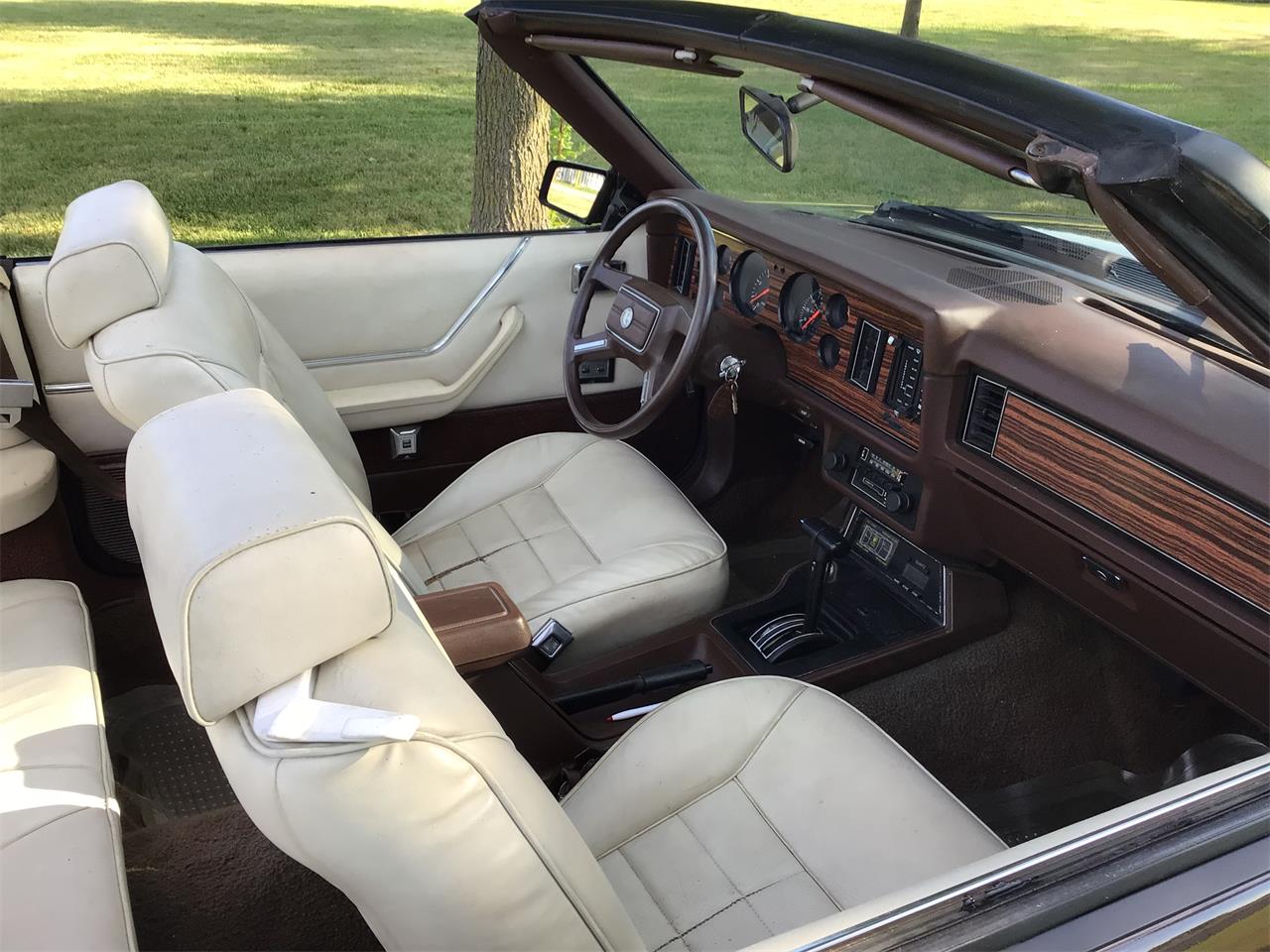 Ford-Mustang-1983-Brown-White-12