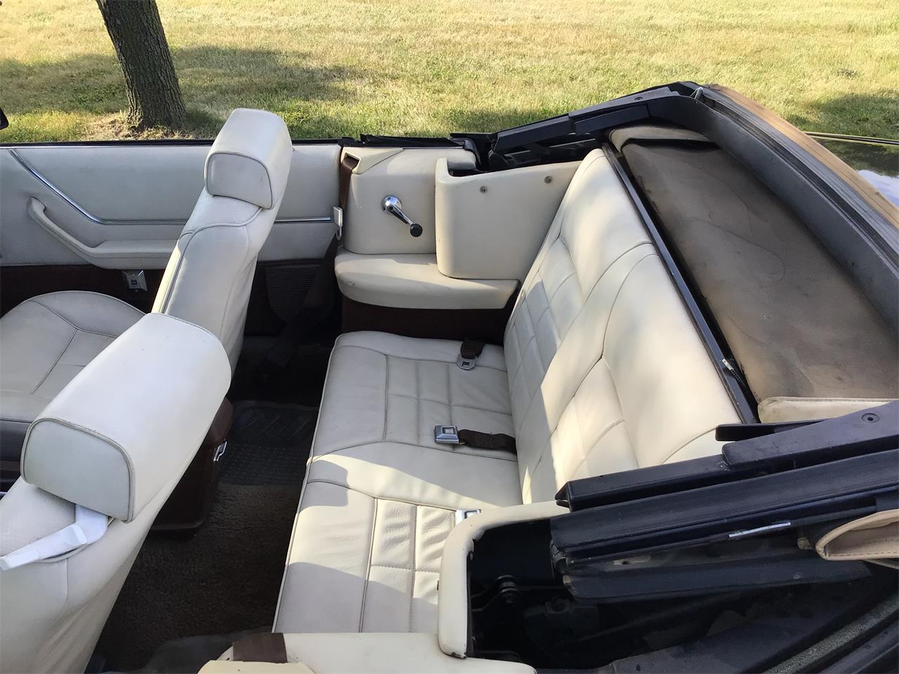 Ford-Mustang-1983-Brown-White-13